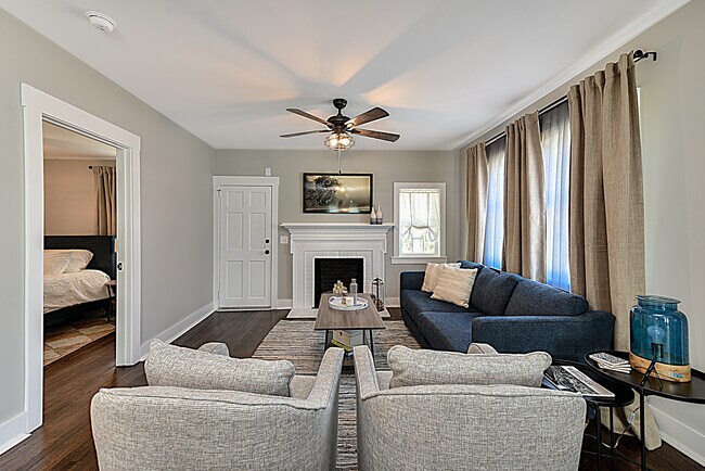 Living room with swivel chairs and Samsung 'the frame' TV - 2118 Market St