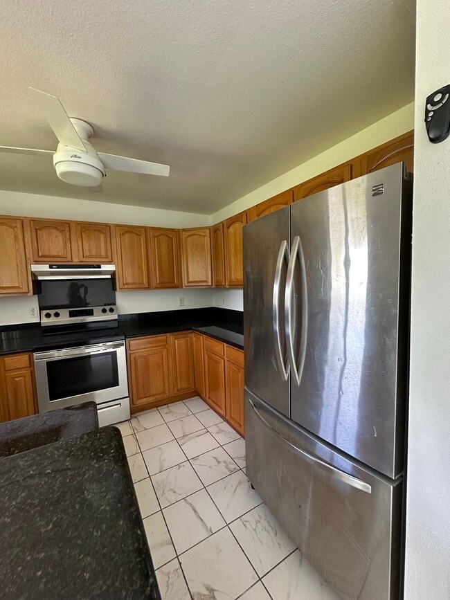Building Photo - Charming 3-bedroom ,2-bathroom & Fully Fenced