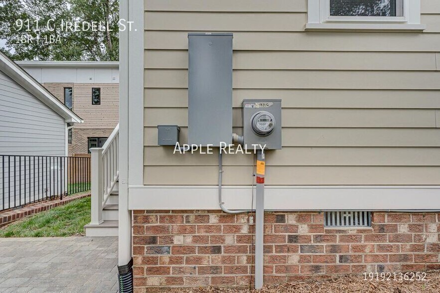 Building Photo - 911 Iredell St