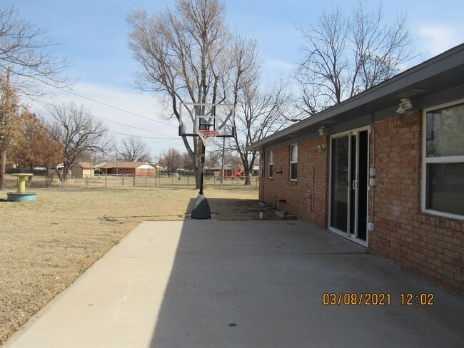 Building Photo - MOVE IN SPECIAL: $200 OFF OF THE FIRST MONTH'S RENT!