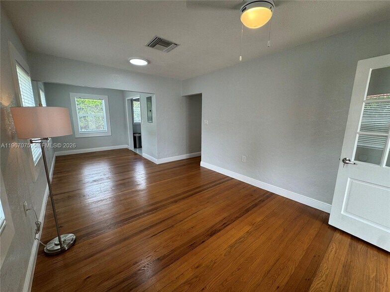 Building Photo - 51 Montilla Ave