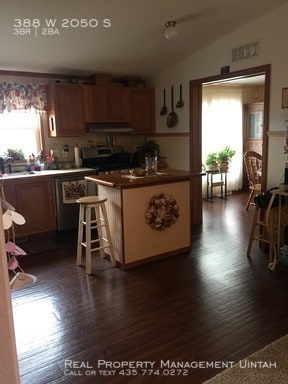 Building Photo - Great 3 Bed 2 Bath House in Sunburst Terrace