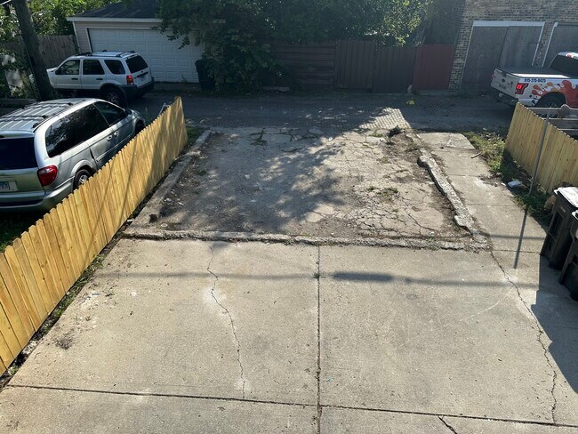 Building Photo - 1307 S Lawndale Ave