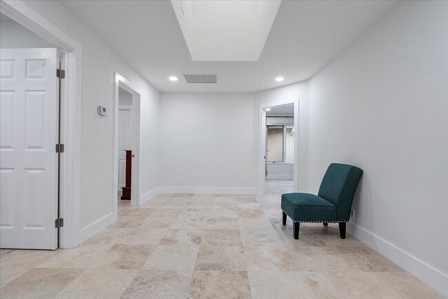 Building Photo - 1421 Ponce de Leon Dr