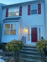 Building Photo - 707 Kings Crest Dr