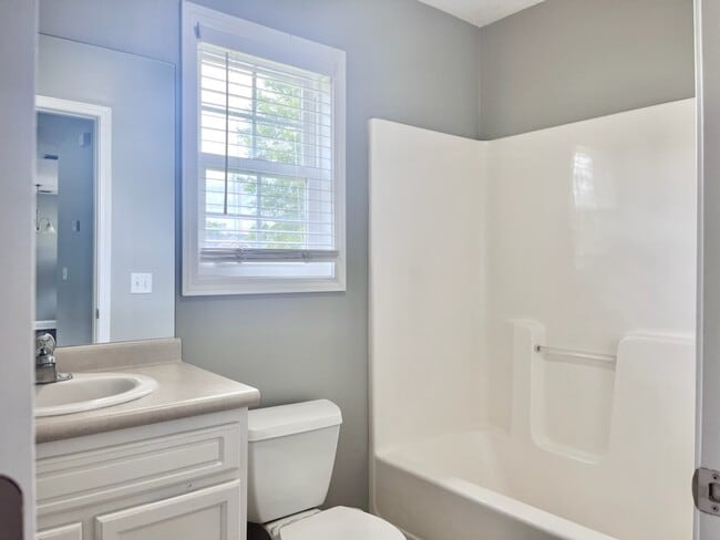 Building Photo - 206 Canterberry Pl