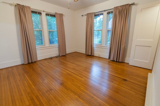 Building Photo - 203 Edgewood Ave