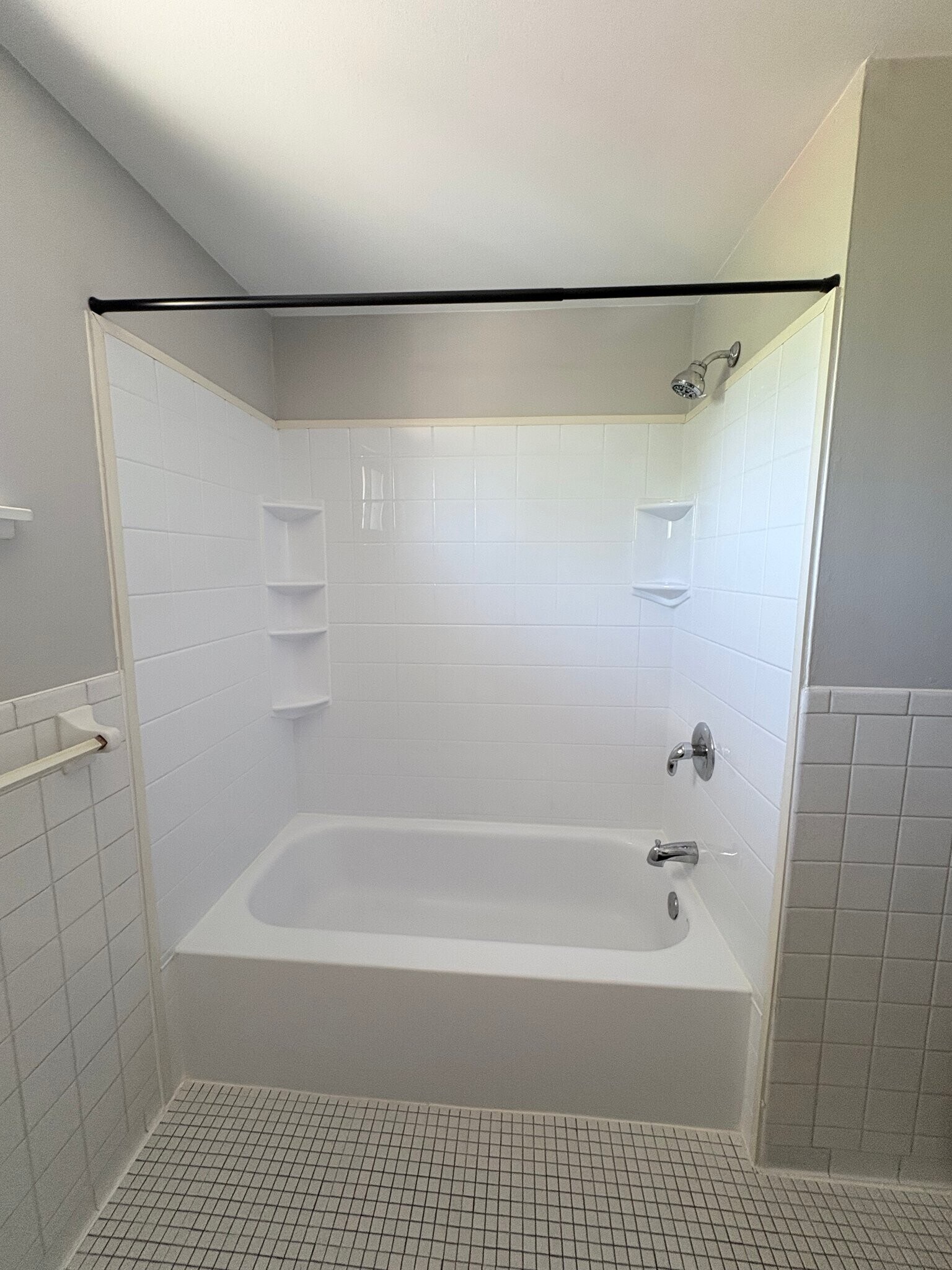 Building Photo - 231 Greenmeadow Dr