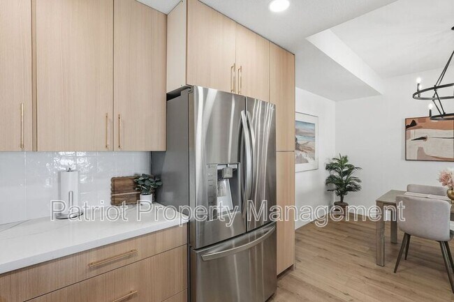 Building Photo - 9708-9708 E Vía Linda