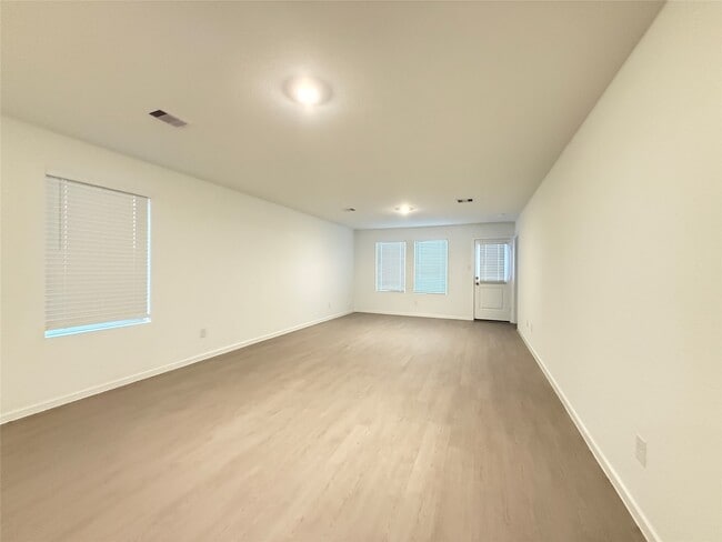 Building Photo - 16802 Old Wagon Wy