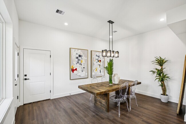 Building Photo - 6739 Liverpool St