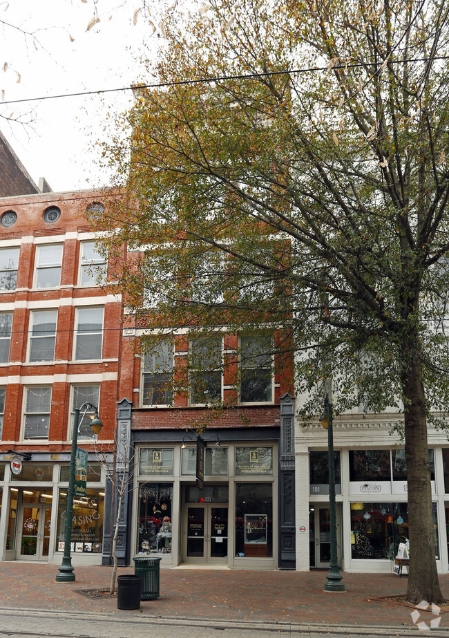 Building Photo - Main Street Flats