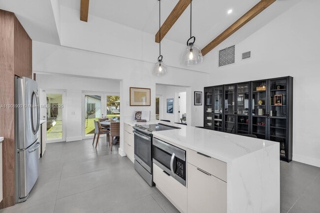 Building Photo - 901 NW 7th Street Rd