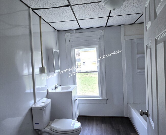 Building Photo - 416 E Reynolds St