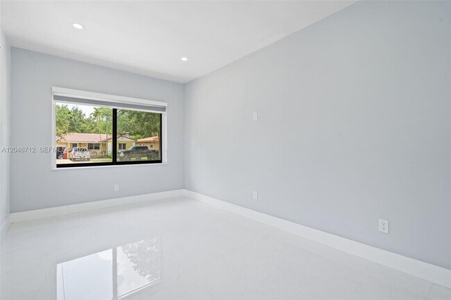 Building Photo - 56 Whitethorn Dr