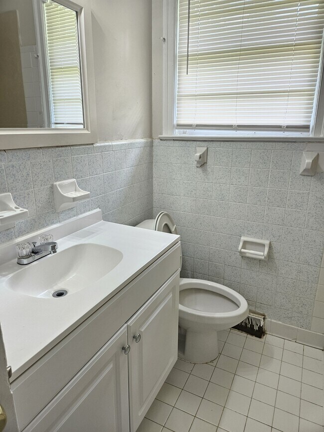 Building Photo - 104 Hutto Ct