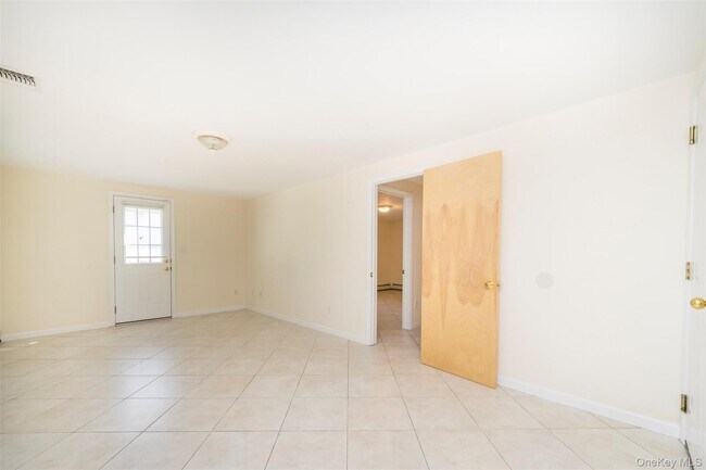 Building Photo - 11 7th St