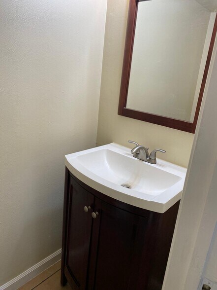 Building Photo - 4223 Weymouth Ln