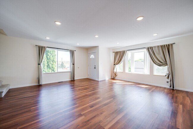 Building Photo - Townhouse Retreat on Military Hill – Moder...