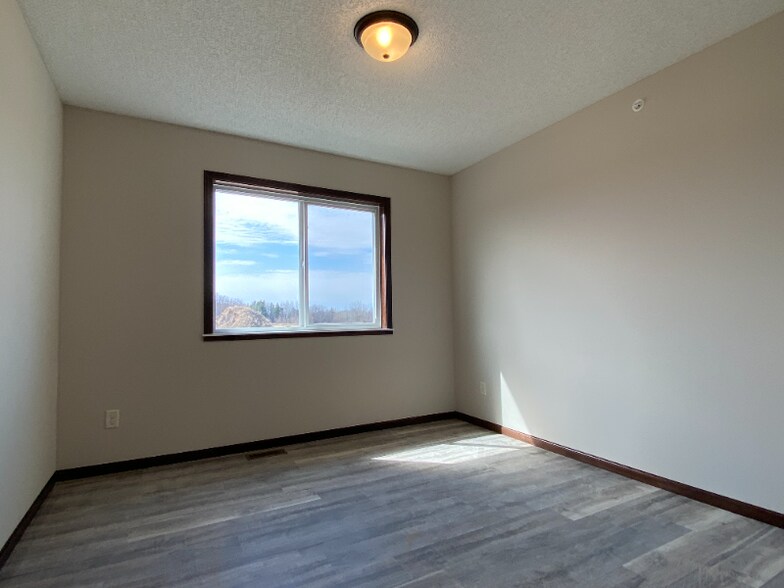Building Photo - 2130 4th Ln SE