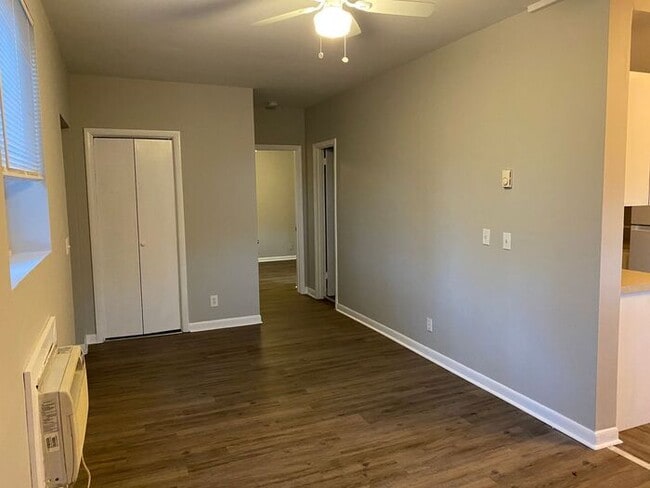 Building Photo - 1 Bed / 1 Bath Renovated Condo in South Nashville! Close to laundry! Surrounded by woods!