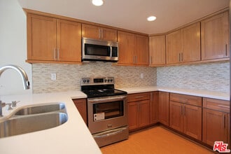 Building Photo - 2170 Century Pk E