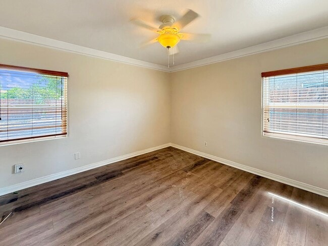 Building Photo - Charming 2B/1BA House w/ Large Yard, Garag...