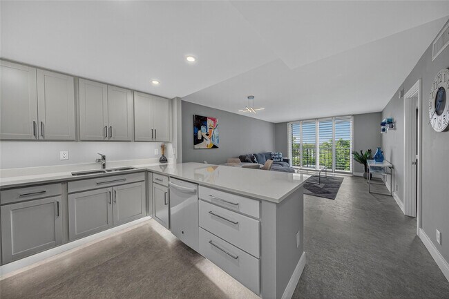 Building Photo - 1800 N Andrews Ave