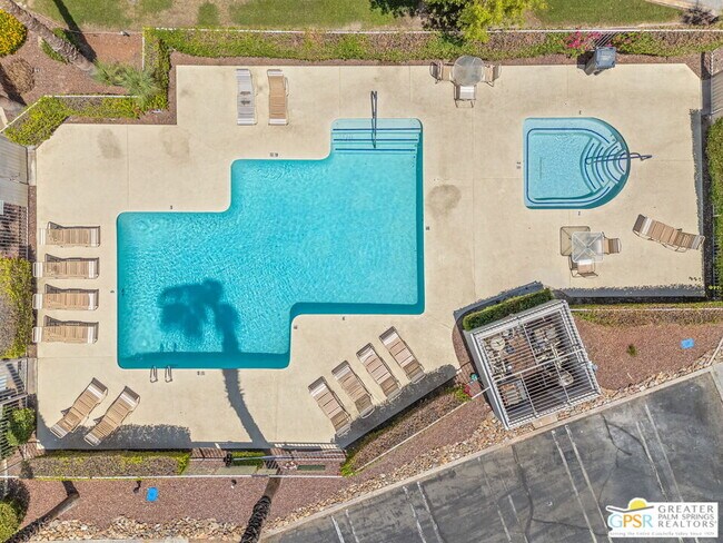 Building Photo - 505 S Farrell Dr