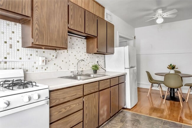 Building Photo - 738 DeMun