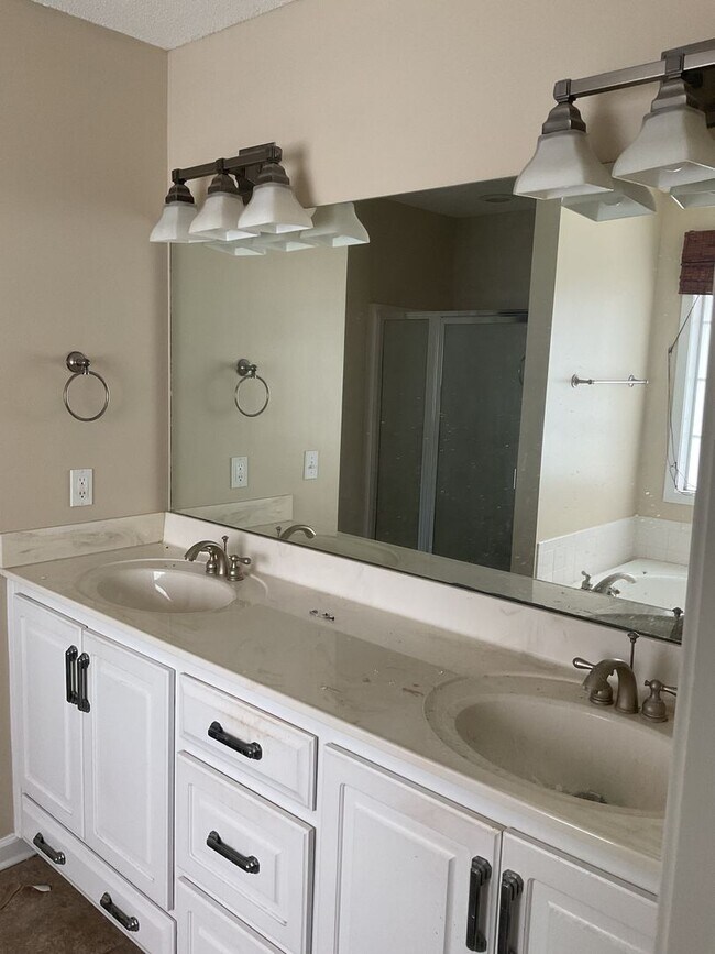 Building Photo - Windsor Garden Subdivision -