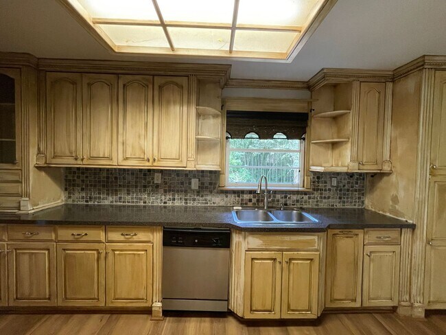 Building Photo - 260 Timberlane Dr