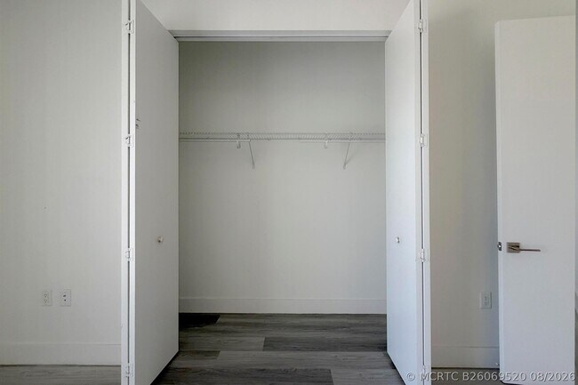 Building Photo - 405 NE 35th Ct