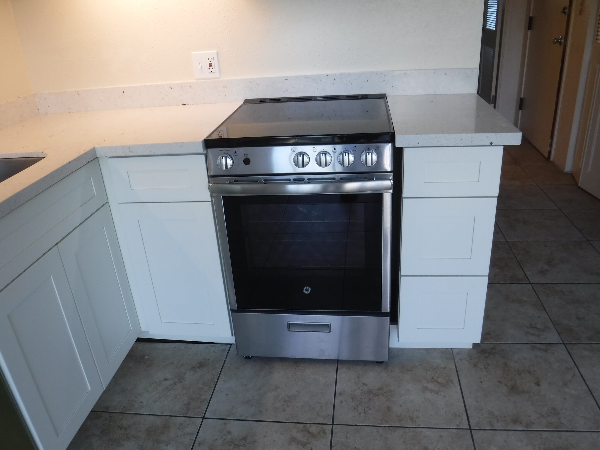 Building Photo - 2211 Ala Wai Blvd