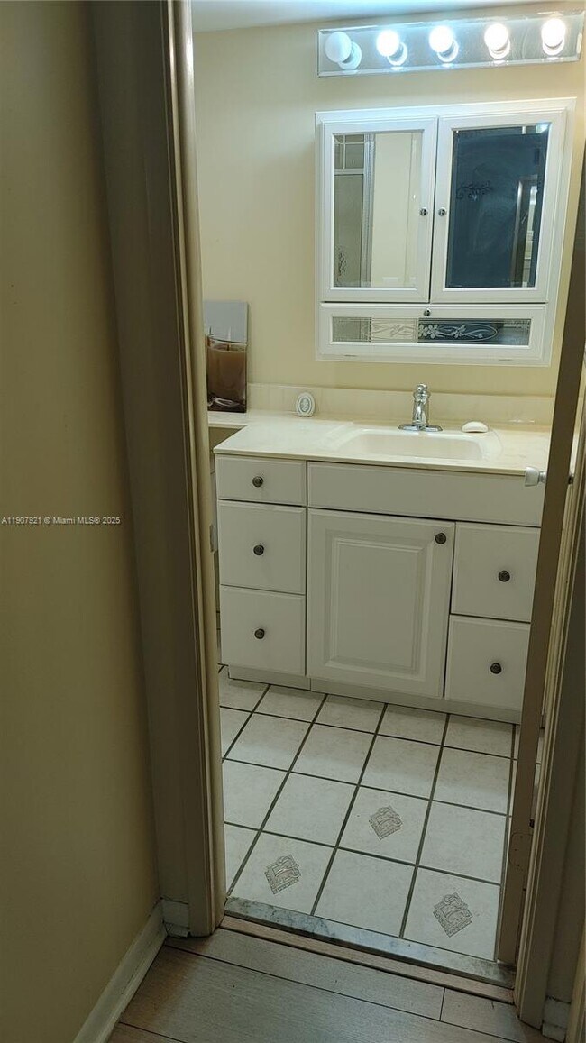 Building Photo - 3575 Brokenwoods Dr