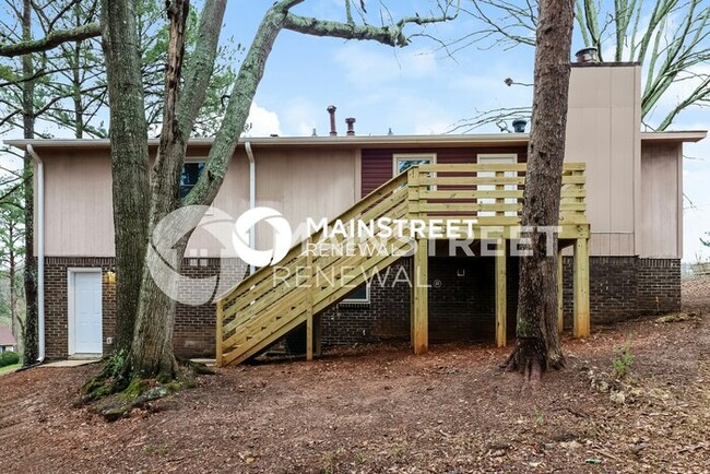 Building Photo - 812 Pine Forest Cir