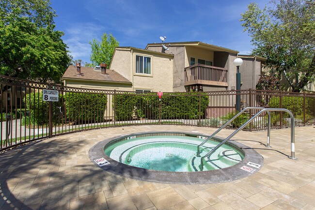 Building Photo - Mission Valley 1 Bedroom Condo w/ Pool, Spa, Fitness Center!