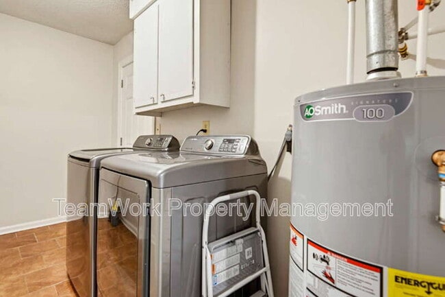 Building Photo - 4467 Donwood Cir