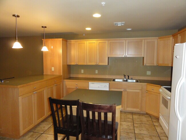 Building Photo - 315 E Main St