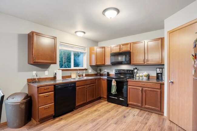 Building Photo - 16522 Mimosa Ct SE