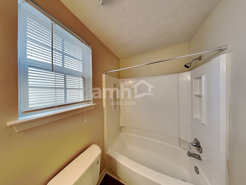 Building Photo - 166 Bradford Cir