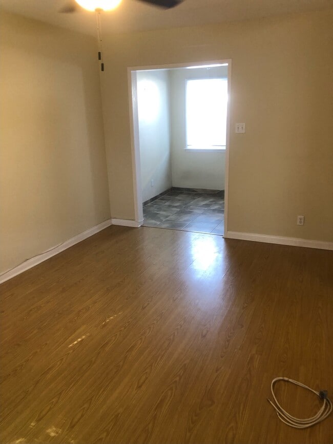 Entry - 1745 N Hollywood Way