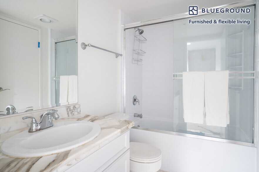 Building Photo - 2 Townsend St