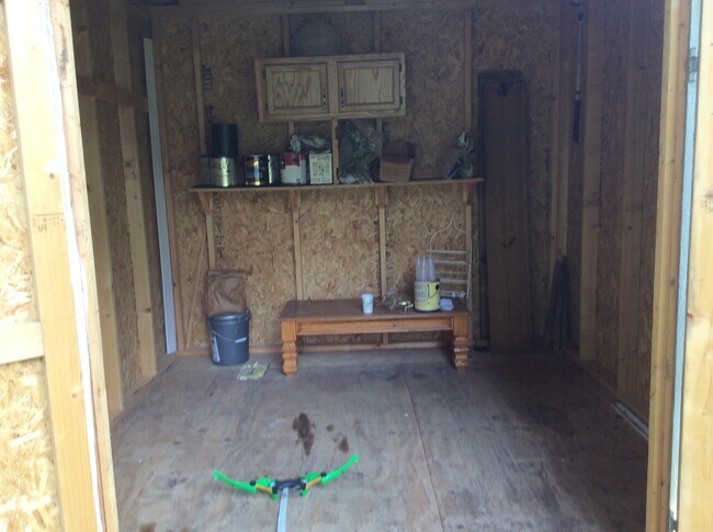 Building Photo - Charming Cul-de-Sac Home