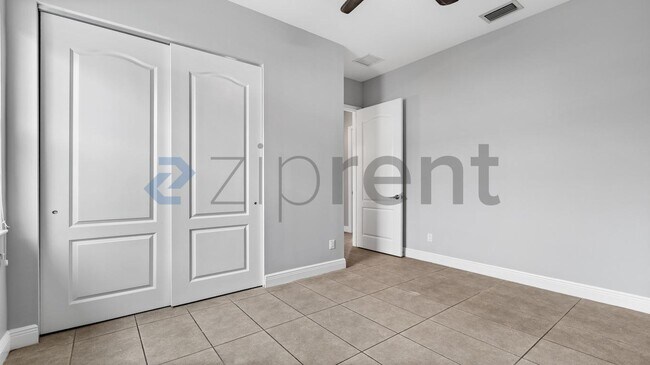 Building Photo - Unit