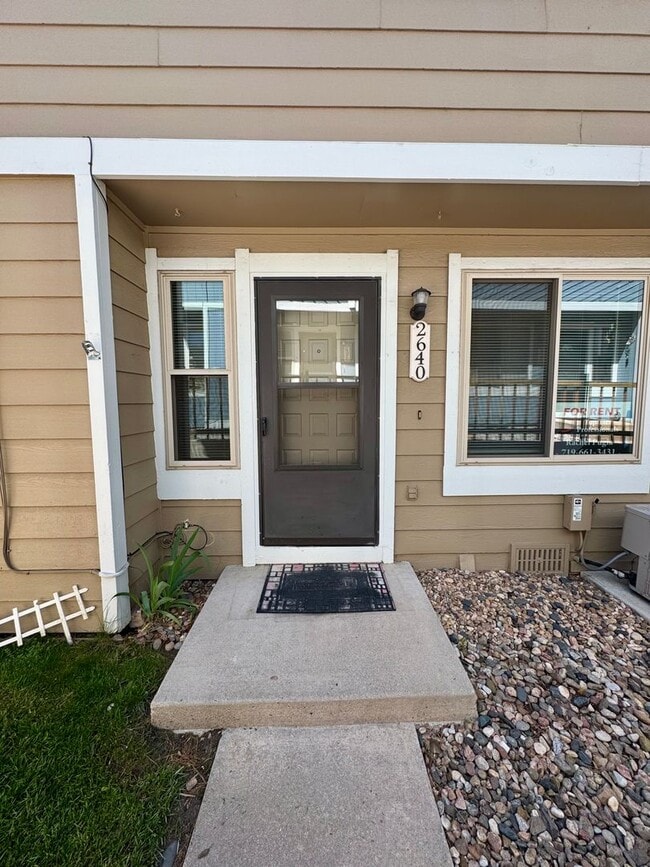 Building Photo - Updated 2 Bedroom with AC