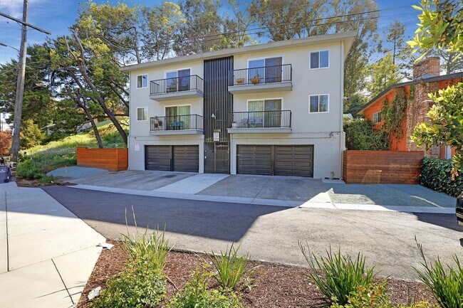 Building Photo - 3554 Pierson St