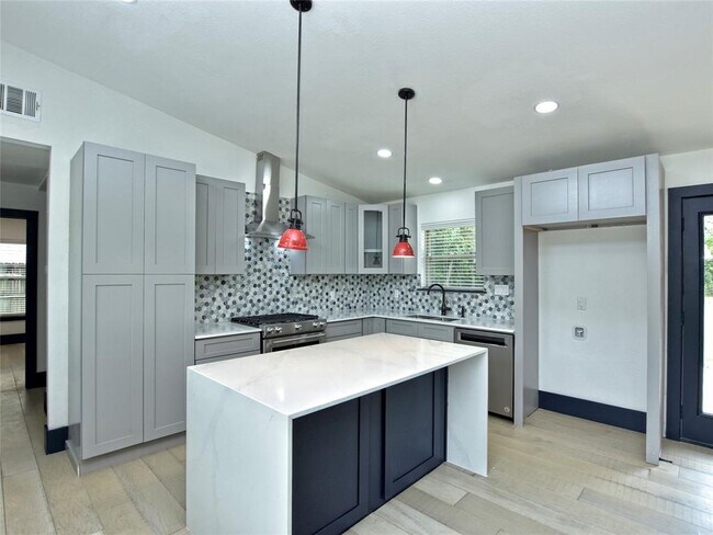 Building Photo - 11800 Tedford St