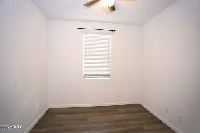 Building Photo - 9127 W Minnezona Ave