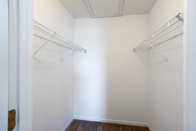 Building Photo - 2500-2502 Northampton Dr.